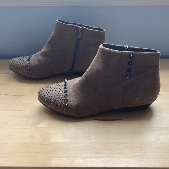 ALDO beige suede boots with silver studs US 6.5 - Picture 7 of 13